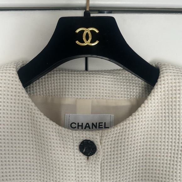 Chanel Cream and Navy Women's Jacket - Picture 3 of 9